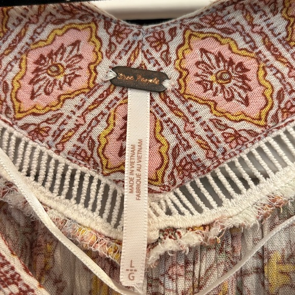 Free People flowy boho top with great details- gorgeous! - Picture 4 of 4